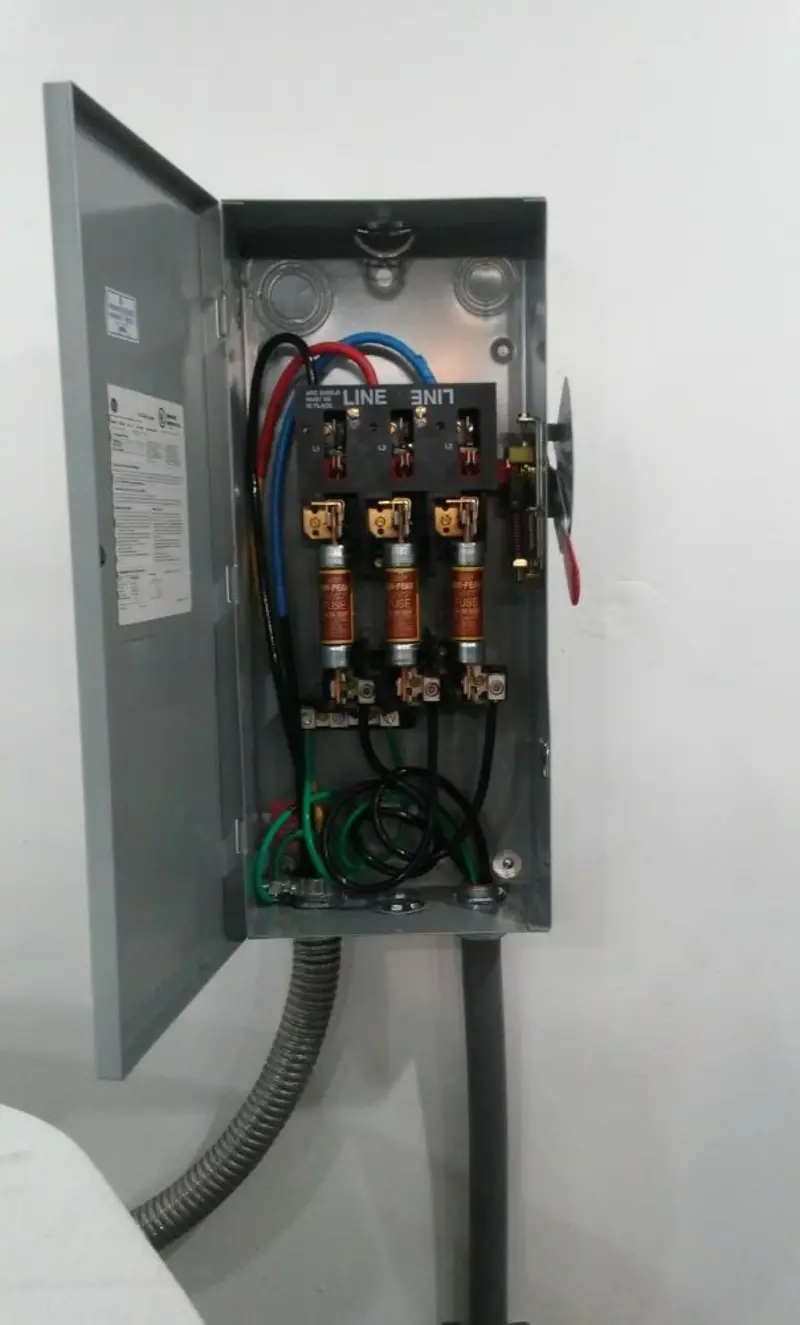 Three-phase disconnect switch installed for Smoke Detector Installation in Rives